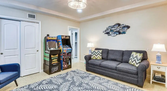 Apt 3 Mi to Beach & Daytona Boardwalk Amusements!, Забронировать Апартаменты/квартира Отели Холи-Хил с парковкой, Парковка