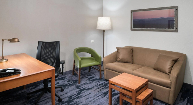 Двухместный люкс Fairfield Inn & Suites Kansas City Overland Park