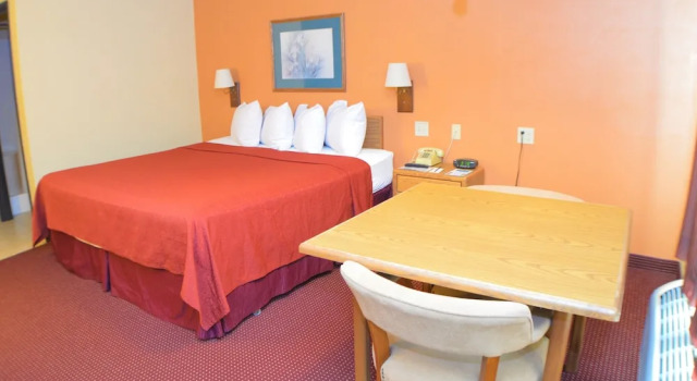 Номер Comfort Old Towne Motel