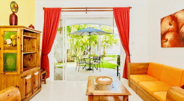 Playacar - Superior Budget Room With Swimming Pool Air Conditioning and Parking, Забронировать Гостевой дом Гостевые дома Плая-дель-Кармен, рядом с Морской вокзал города Плая-дель-Кармен, Гостевой дом