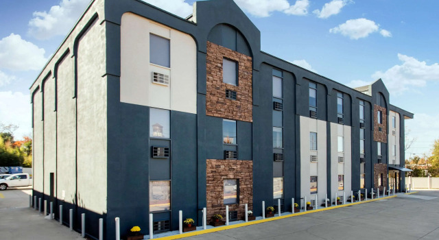 Gallus Stadium Park Inn, an Ascend Collection Hotel, Забронировать Отель Отели Колумбии с бассейном, рядом с Центр искусств Koger, Бассейн