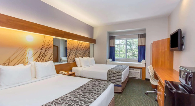 Четырёхместный номер Standard Microtel Inn & Suites by Wyndham Port Charlotte Punta Gorda
