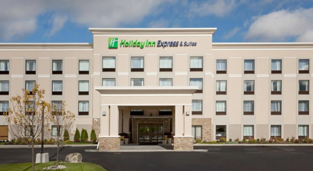 Holiday Inn Express & Suites Malone, an IHG Hotel, Buchen Sie Hotel Malone New York State
