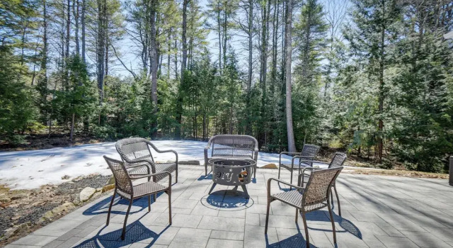 Stunning Wells Home with Fire Pit and Porch, Buchen Sie Ferienhaus Wells Maine
