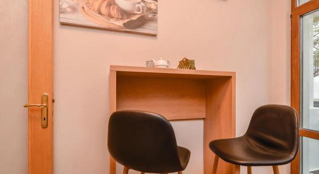 Sofia Dream Apartment - The Library - 3-BDR, 2-BTHR, Забронировать Апартаменты/квартира Апартаменты Софии, рядом с Королевский дворец, Апартаменты/квартира