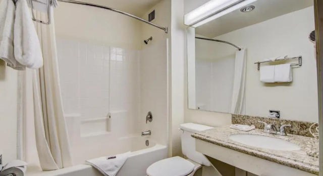 Номер Standard SureStay Plus Hotel by Best Western Rocklin