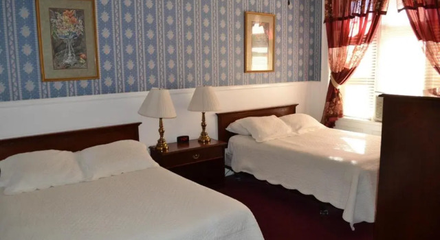 Четырёхместный номер Standard Copper Queen Hotel