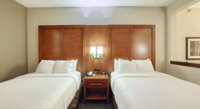 Четырёхместный люкс Comfort Suites Appleton Airport