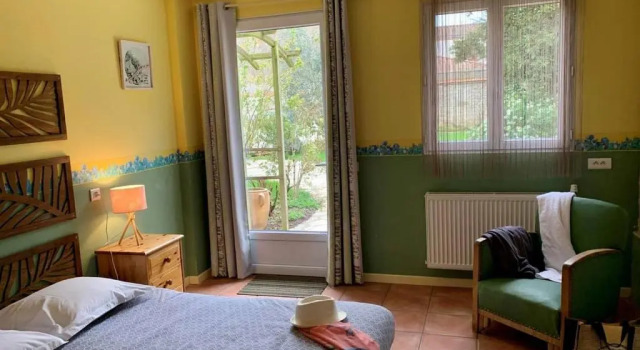 Коттедж La Villa des Roses Gîte Chambres dhôtes Piscine chauffée