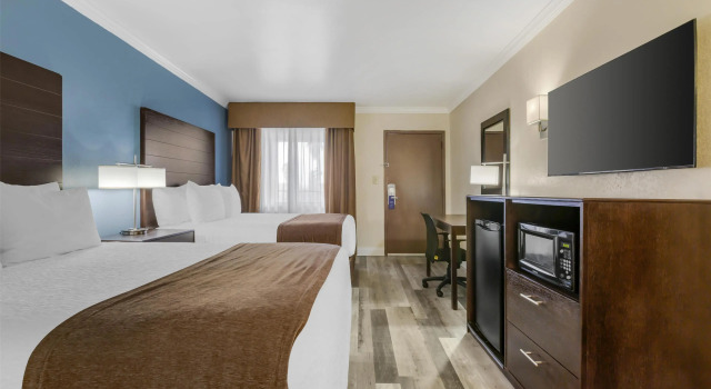 Четырёхместный номер Standard Best Western InnSuites Tucson Foothills Hotel & Suites