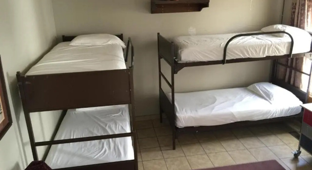 Кровать в общем номере (женский номер) Avenues Hostel