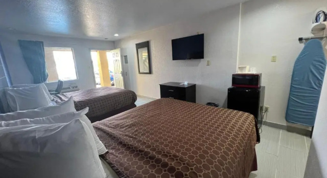 Четырёхместный номер Standard Country Hill Inn and Suites