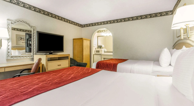 Четырёхместный номер Business Comfort Inn Palo Alto
