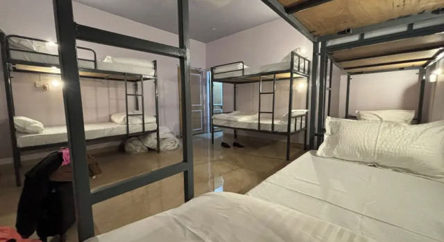 Кровать в общем номере Dormtales Hostel