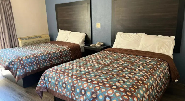 Четырёхместный номер Standard Economy Inn Fresno Yosemite NEWLY REMODELED