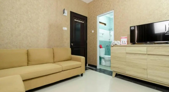 Двухместный номер Premium RedDoorz Plus @ Cipete Damai
