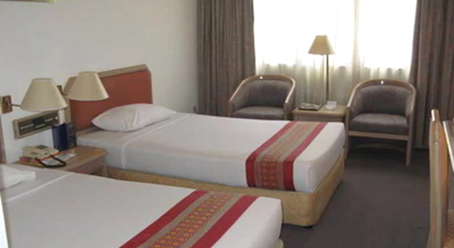 RIVERVIEW, Rezerwuj Hotel Hotele w Kampong Madewa z basenem, Basen