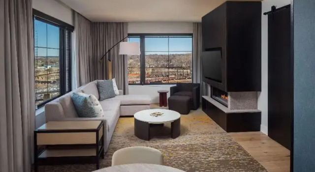 Двухместный номер Standard c 1 комнатой с балконом Canopy By Hilton Sioux Falls Downtown