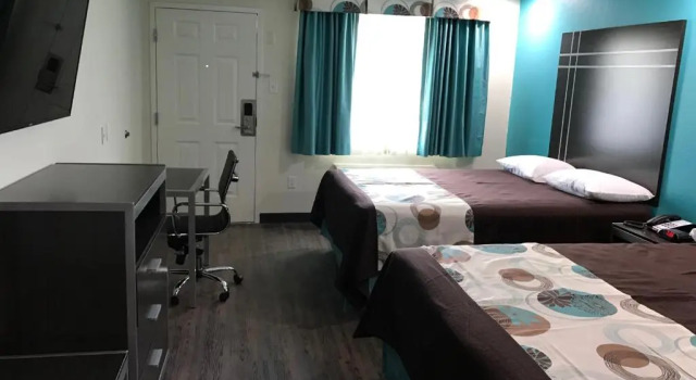 Четырёхместный номер Standard Americas Best Value Inn & Suites Spring / N. Houston