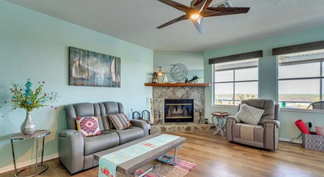 2 Mi to Ocean: Home w/ Pool in Hernando Beach!, Buchen Sie Ferienhaus Villen in Spring Hill, Villa