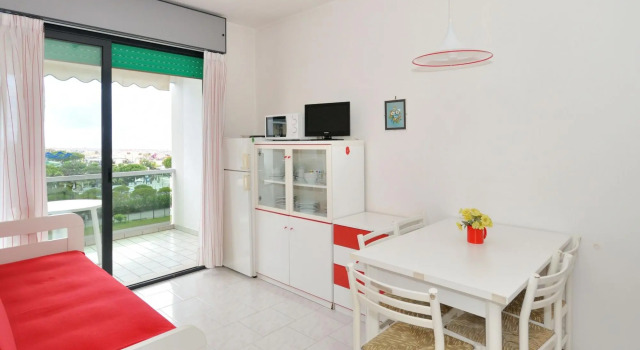 Apartment in Bibione Spiaggia with balcony, Prenota Appartamento Hotel a Veneto con piscina, Piscina