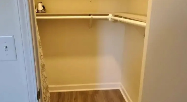 Апартаменты Lakewood Lyon Park Renovated Cottage Near Duke 28B
