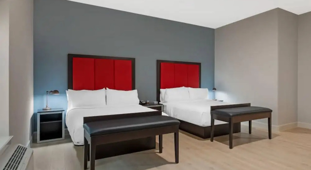 Четырёхместный номер Standard с видом на внутренний двор The J Hotel Dunedin near Honeymoon Island State Park, an Ascend Collection Hotel