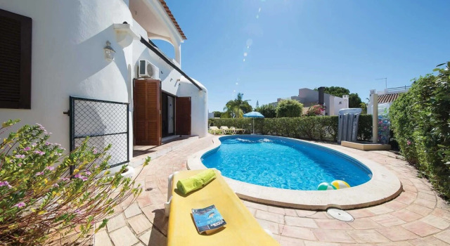 Вилла с 3 комнатами Residential Area, Private Pool, On-site Parking, Free AC & Wi-fi