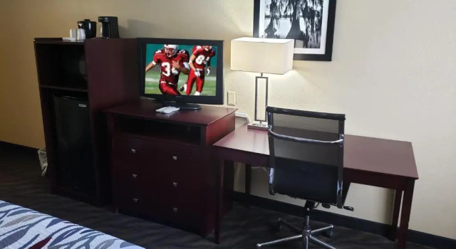 Четырёхместный номер Deluxe Red Roof Inn Port Allen West LSU Stadium