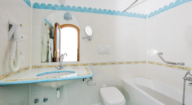 Трёхместный номер Comfort с частичным видом на море Hotel Vittoria