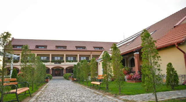 Popasul Caprioarei, Book Hotel Hoteller i Timiş med pool, Swimmingpool