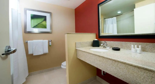 Четырёхместный номер Standard Courtyard by Marriott Mississauga-Airport Corporate Centre West