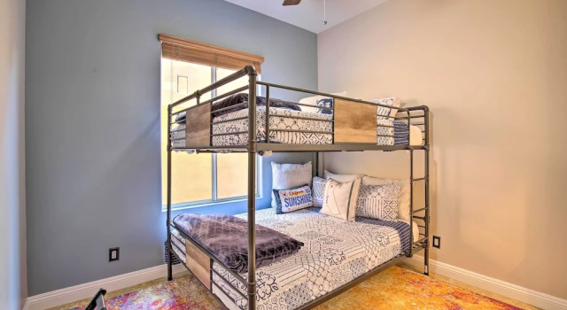 222396 3BR Escape w/ Fire Pit: 1 Mi to Old Town
