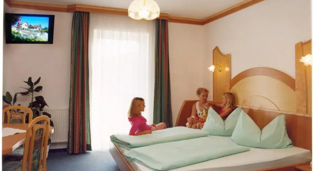 Hotel Garni Drei-Mäderl-Haus, Book Hotel Unterlamm Styrian Spa Country