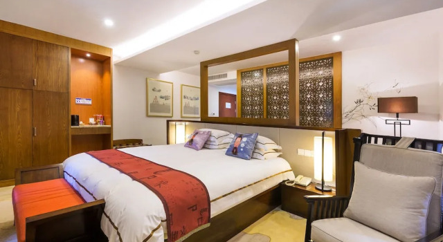 Longmen Impression Hotel