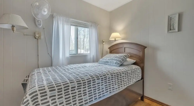 Pet Friendly Mountain Home W/ Fishing Access: 10 Mi To Ski! Pet Friendly! 3 Bedroom Home by Redawning, Buchen Sie Hotel Pocono Lake 