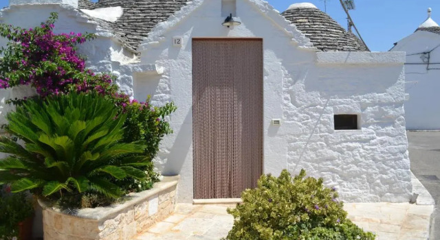 Trulli Aia Piccola (Check in at Ristorante Gli Ulivi, Contrada Popoleto 15), Varaa Hotelli Alberobello Bari Province