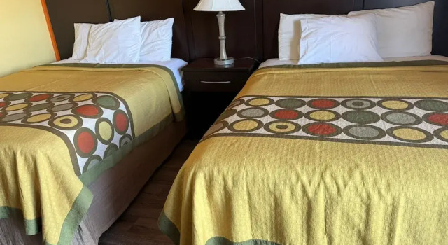 Четырёхместный номер Standard American Inn of Kinder