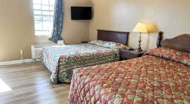 Четырёхместный номер Premium Sparta Seven Motel By OYO near Milledgeville