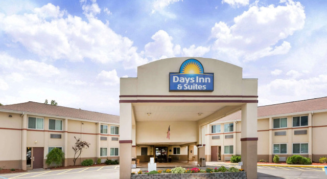 Days Inn & Suites by Wyndham Bridgeport - Clarksburg, Buchen Sie Hotel Bridgeport 