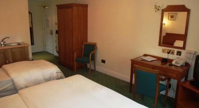 Семейный номер Standard Harefield Manor Hotel