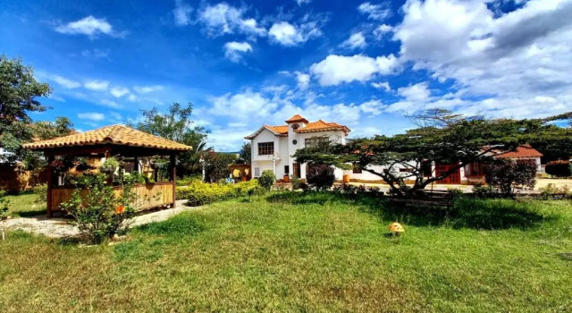 Santiago Diaz Piedrahita, Prenota Hotel Villa de Leyva Boyacá