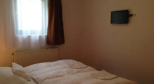 Mayer Pince Panzió, Prenota Hotel Hotel a Southern Transdanubia con parcheggio, Parcheggio