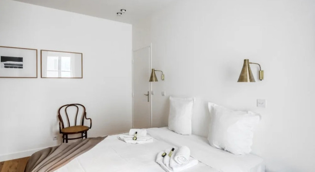 Spacious Apartment Near Madeleine, Забронировать Апартаменты/квартира Париж Иль-де-Франс, рядом с Вокзал Сен-Лазар