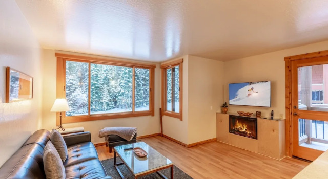 Modern 1 bedroom in Ski Trails by RedAwning, Забронировать Апартаменты/квартира Апартаменты Траков, рядом с Tahoe Zephyr Express, Апартаменты/квартира