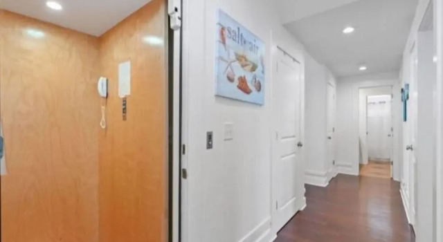 Кровать в общем номере с 6 комнатами A Shore Thing 2 - Oceanfront And Pet Friendly Home - See The Sunrise, Hear The Waves, Feel The Breeze - Large Oceanfront Balcony 6 Bedroom Townhouse by RedAwning