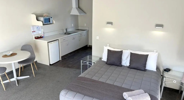 Студия Jade Court Motel