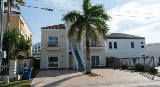 100 Steps To Beach Great Value Pool 2 Bedroom Apts