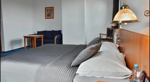 Penzion Starý dvůr, Rezerwuj Hotel Hotele w Central Bohemia z parkingiem, Parking