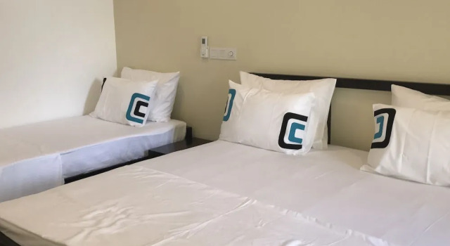 Трёхместный номер Standard с балконом Saninro Hotel - Ragama